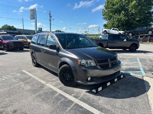 Used 2019 Dodge Grand Caravan GT FWD image 2