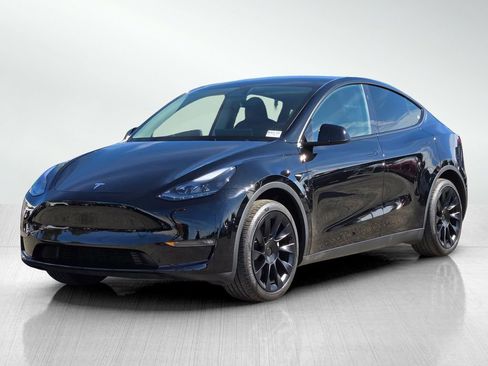 Used 2025 Tesla Model Y Long Range image 8