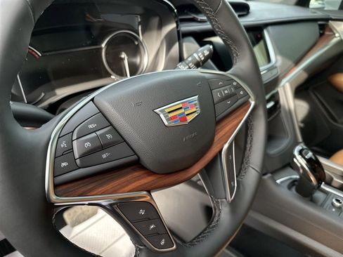 Certified 2025 Cadillac XT5 Premium Luxury w/ LPO, Floor Liner Package image 14