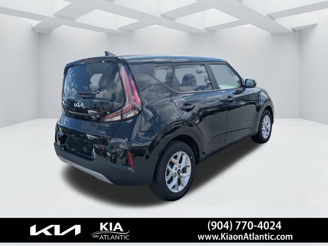 Used 2025 Kia Soul LX w/ LX Technology Package FWD image 3