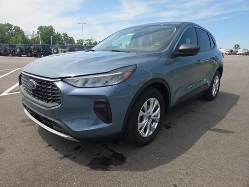 Used 2023 Ford Escape Active w/ Cold Weather Package FWD image 2