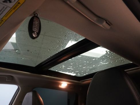 Used 2016 Nissan Rogue SL w/ SL Premium Package image 4