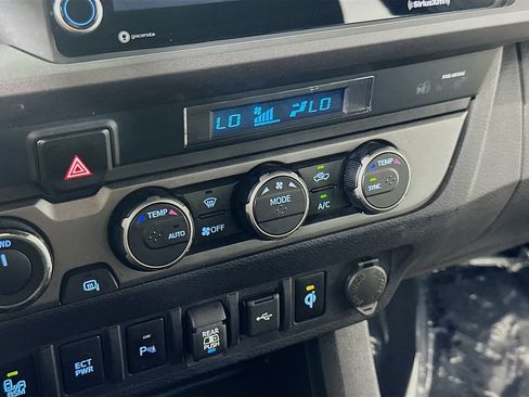 Used 2022 Toyota Tacoma TRD Off-Road w/ Technology Package AWD/4WD image 26