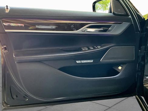 Used 2018 BMW 740i RWD image 21
