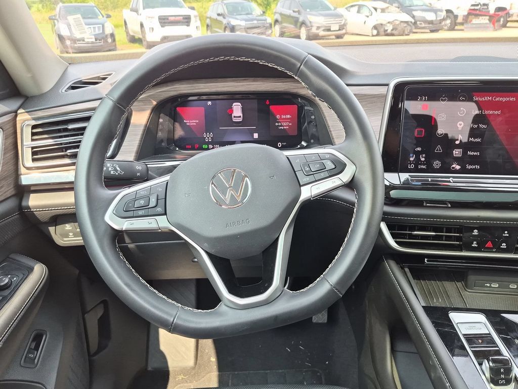Used 2025 Volkswagen Atlas SEL AWD/4WD image 17