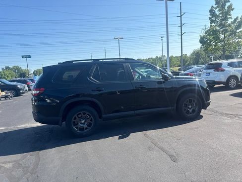 Used 2024 Honda Pilot TrailSport image 10