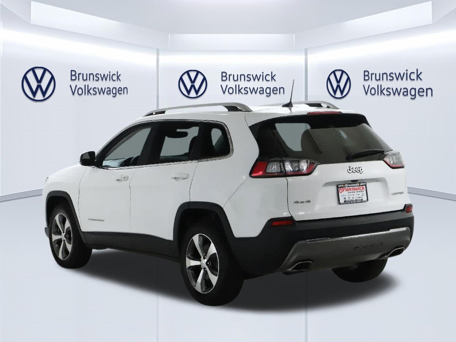 Used 2019 Jeep Cherokee Limited w/ Technology Group AWD/4WD image 41