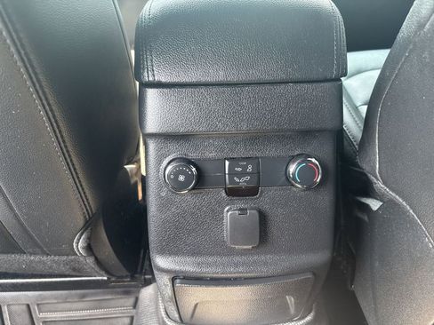 Used 2018 Ford Explorer XLT w/ Equipment Group 202A FWD image 21