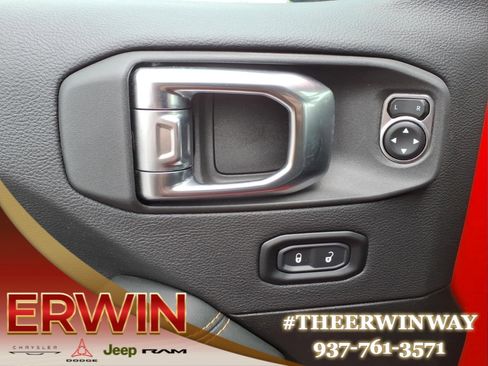 Certified 2025 Jeep Wrangler Unlimited Sahara AWD/4WD image 11