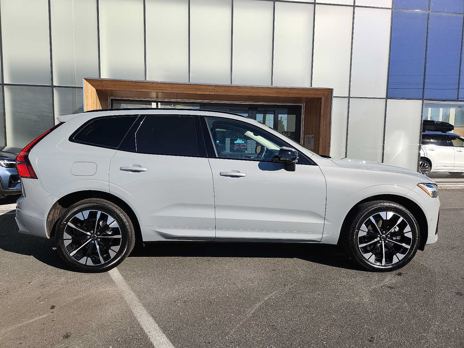 Used 2027 Volvo XC60 B5 Plus AWD/4WD image 7