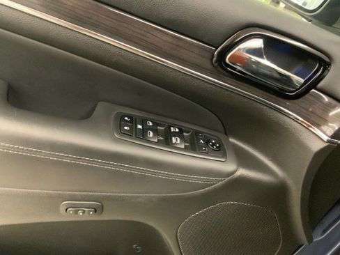 Used 2019 Jeep Grand Cherokee Overland image 30