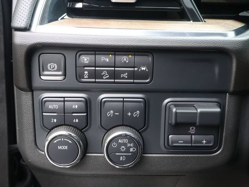 Used 2025 Chevrolet Tahoe High Country w/ Sun And Tow Package AWD/4WD image 39