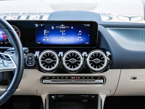 Certified 2025 Mercedes-Benz GLA 250 image 11