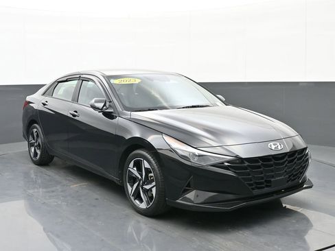 Used 2023 Hyundai Elantra SEL w/ Convenience Package image 1