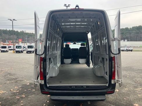 Used 2022 Mercedes-Benz Sprinter 2500 image 35