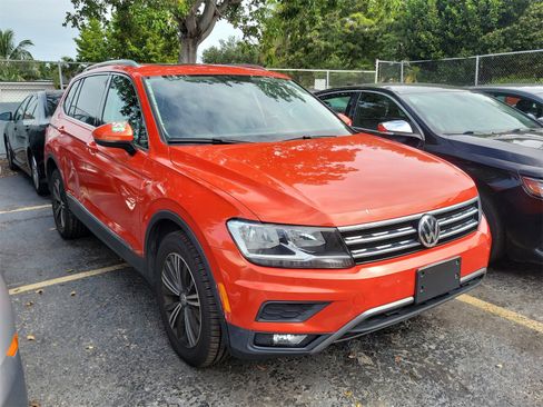 Used 2018 Volkswagen Tiguan SEL image 3