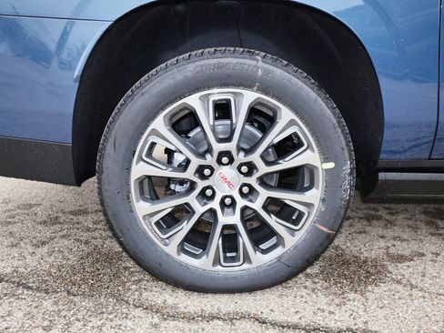 New 2026 GMC Yukon XL Denali w/ Denali Reserve Package image 40