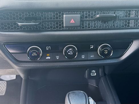 Certified 2025 Honda HR-V LX image 14