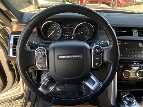 Used 2017 Land Rover Discovery HSE image 9