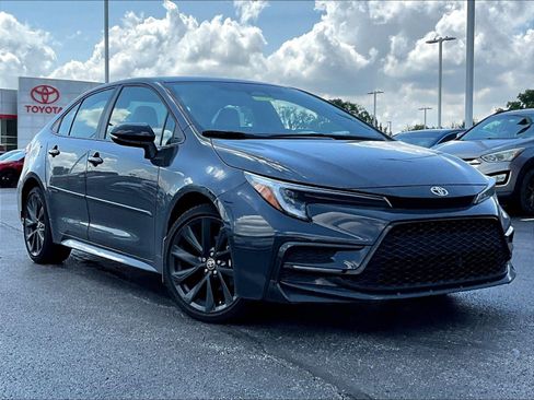 Used 2023 Toyota Corolla SE w/ Carpet Mat Package (TMS) FWD image 3