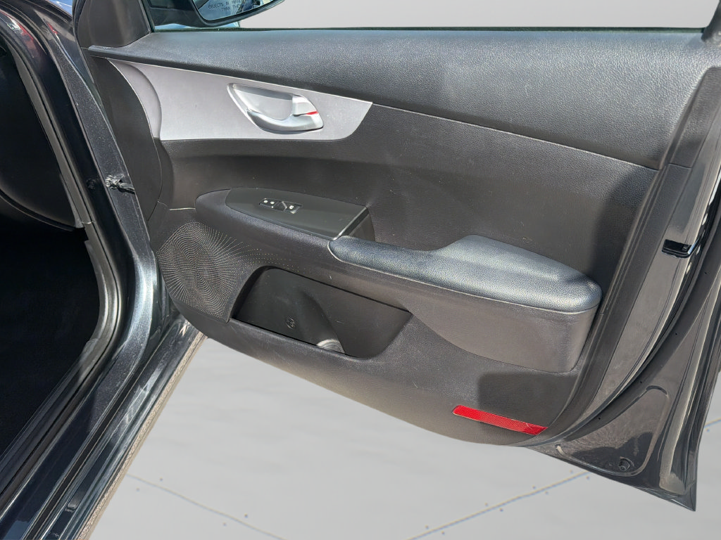 Used 2023 Kia Forte LXS FWD image 9