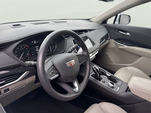 Certified 2022 Cadillac XT4 Premium Luxury w/ Enhanced Visibility Package image 21