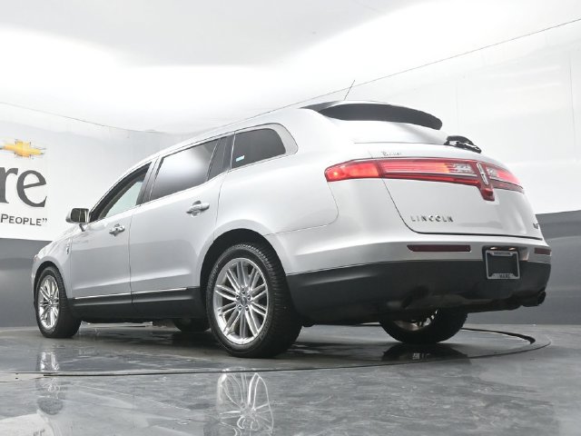 Used 2019 Lincoln MKT AWD image 5