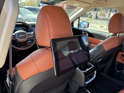 Certified 2024 Kia Carnival SX image 20