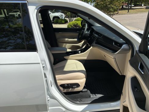 Used 2023 Jeep Grand Cherokee L Limited image 34