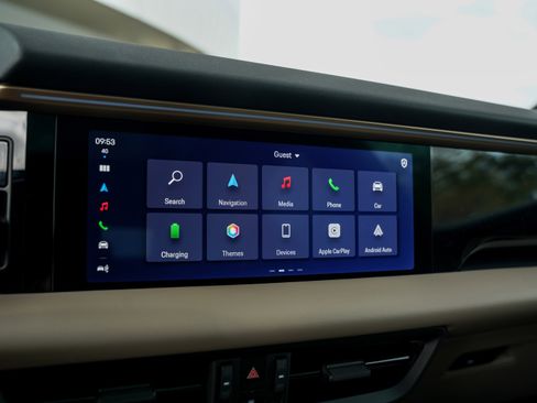 Certified 2025 Porsche Macan Electric image 21