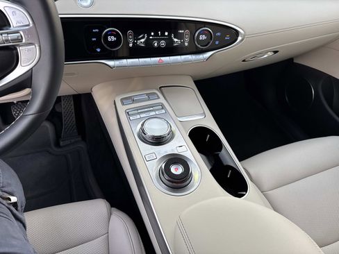 Used 2025 Genesis GV70 2.5T w/ Select Package image 28