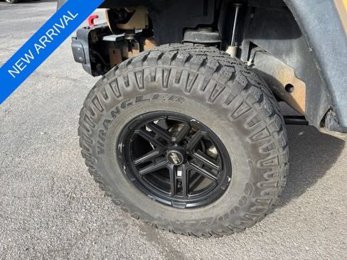 Used 2014 Jeep Wrangler Unlimited Rubicon AWD/4WD image 8