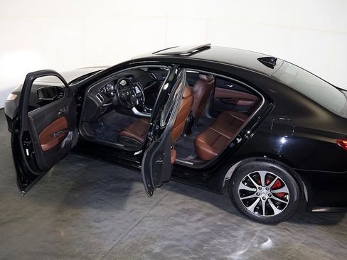 Used 2017 Acura TLX FWD image 5