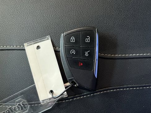 Used 2025 Chevrolet Traverse LT image 33