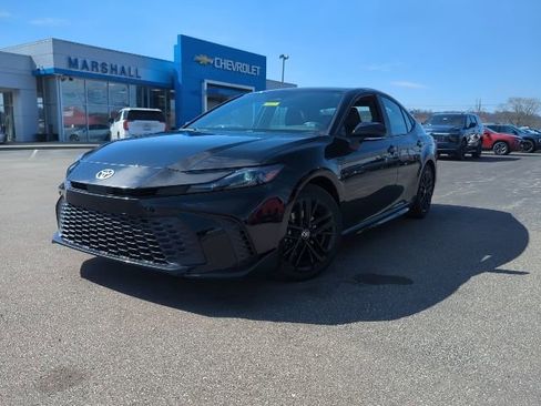 Used 2025 Toyota Camry LE image 2