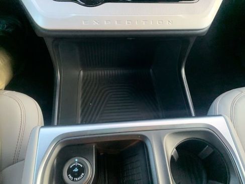 Used 2025 Ford Expedition Active image 20