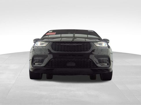 Used 2025 Chrysler Pacifica Limited FWD image 3