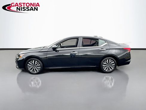 Used 2025 Nissan Altima 2.5 SV FWD image 5