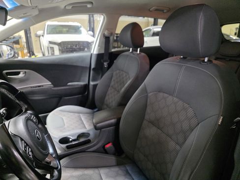 Used 2018 Kia Niro LX image 21