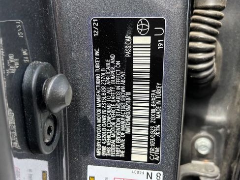 Used 2022 Toyota C-HR Limited FWD image 15