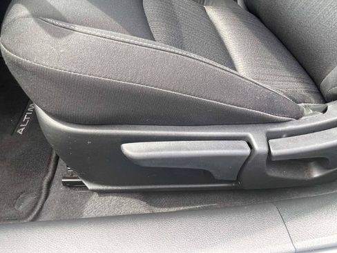 Used 2022 Nissan Altima 2.5 S FWD image 13