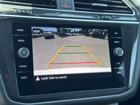 Used 2023 Volkswagen Tiguan SE w/ Panoramic Sunroof Package FWD image 14