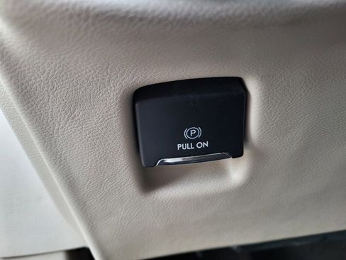 Used 2020 Lincoln MKZ w/ Convenience Package image 40