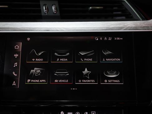 Used 2021 Audi e-tron Premium w/ Convenience Plus Package image 19