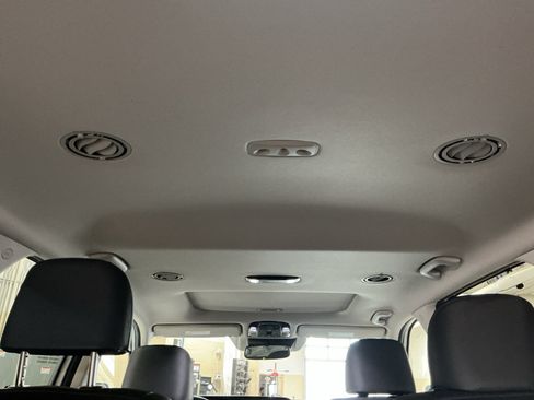 Used 2021 Hyundai Palisade SEL w/ Premium Package FWD image 9