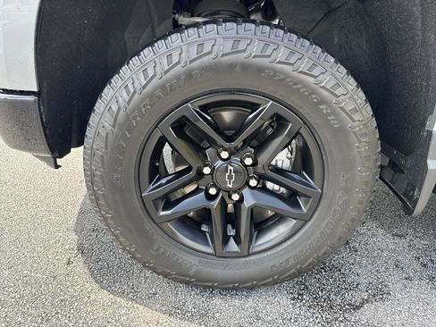 Used 2024 Chevrolet Silverado 1500 LT Trail Boss w/ LT Trail Boss Premium Package AWD/4WD image 13