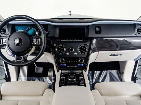 Used 2023 Rolls-Royce Cullinan Black Badge image 35