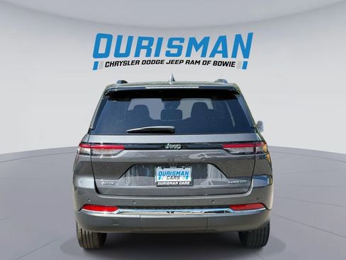 Used 2022 Jeep Grand Cherokee Laredo w/ Luxury Tech Group I AWD/4WD image 3