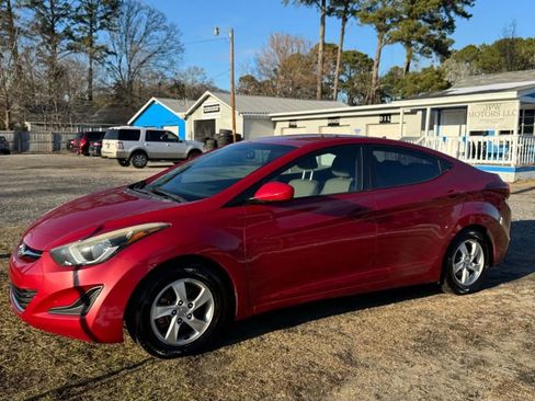 Used 2015 Hyundai Elantra SE image 5