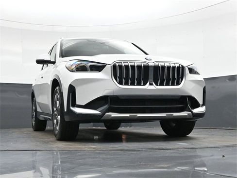 Used 2025 BMW X1 xDrive28i w/ Technology Package image 34